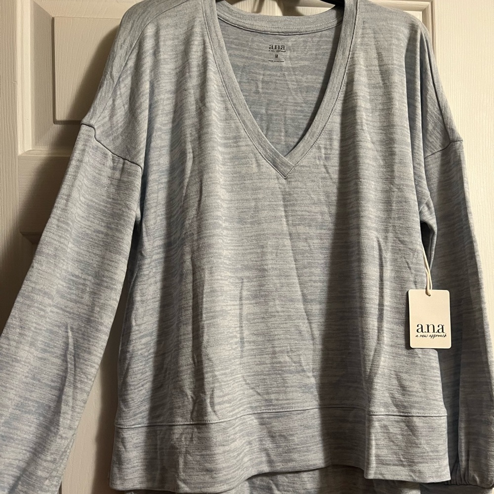 Long sleeve V neck